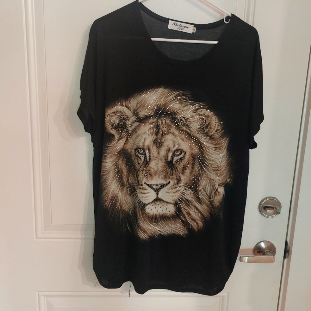 Beautiful black tunic with lion on front and back.  Shimmery rhinestones.
